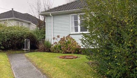 Tidy 2 Bedroom with large backyard - Photo 4