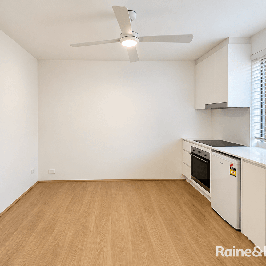 One Bedroom Apartment in Prime Maroubra Location - Photo 1