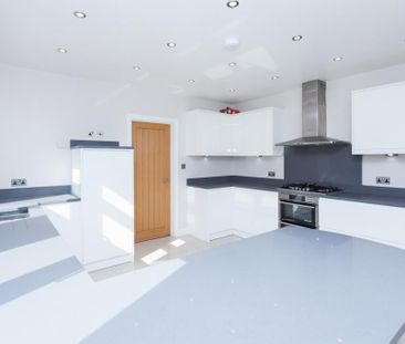 4 Bedroom House - Detached - Photo 3