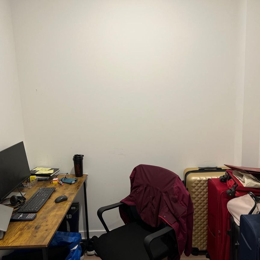 For Lease - 20 Edward Street Unit# 812, Toronto, Ontario - Photo 1