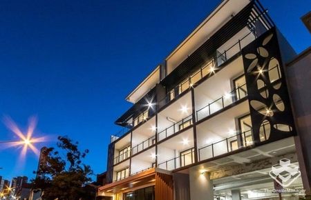 Modern 2 bed, 2 bath, 2 carspaces , unfurnished apartment - Photo 3