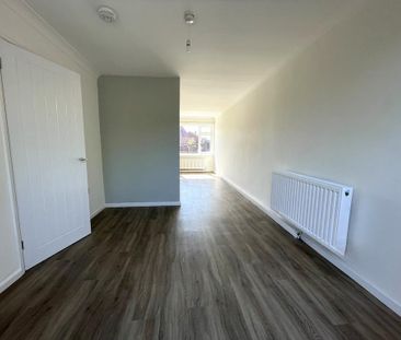 3 bedroom detached house to rent - Photo 3