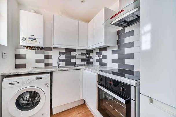 Clifton Gardens, Temple Fortune, NW11 - Photo 1