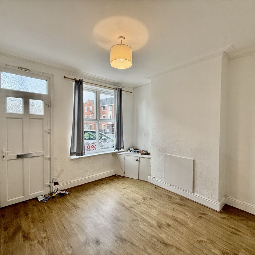 *Superbly located 2-bed mid-terrace on Slack Lane, Derby. Spacious lounge, dining room, modern kitchen, 2 bathrooms, rear garden & on-street parking. Walking distance to city centre & transport links*unfurnished*available now*Family friendly*early viewing advised! - Photo 1
