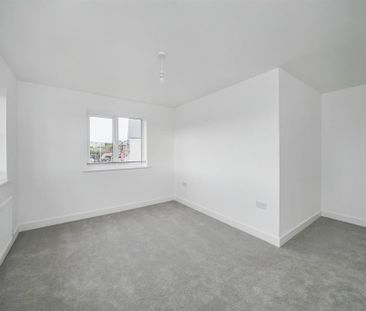 4 bedroom detached house to rent - Photo 3