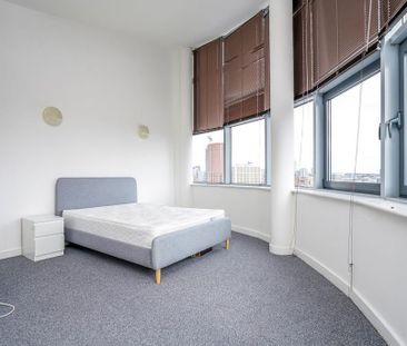 3 bedroom flat to rent - Photo 3