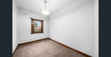 Top Floor Duplex Apartment with Private Balcony and Off Street Parking - Photo 2