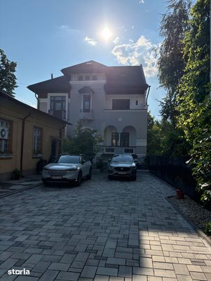 Închiriere vila (S+P+1), 9 camere, 200 mp + curte 120 mp (pretabil bir - Fotografie 1
