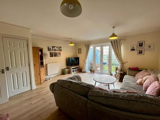 4 bedroom semi-detached house to rent - Photo 1
