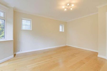 Holly Lane East, Banstead, SM7 - Photo 2