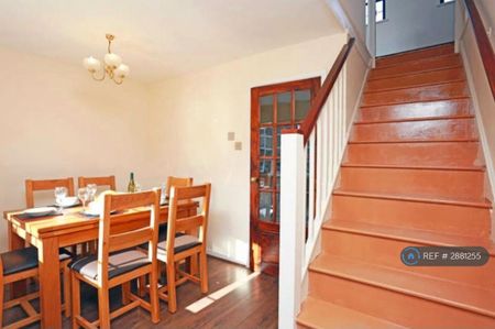 4 bedroom detached house to rent - Photo 4