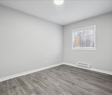 For Lease - 2354 Queensway Drive Unit# 2, Burlington, Ontario - Photo 3