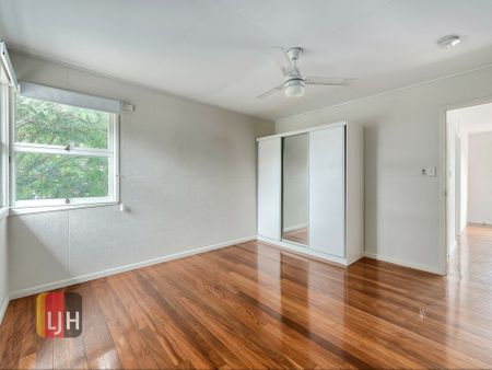 AIR CONDITIONED 2 BEDROOM UNIT WITH COURTYARD! - Photo 2