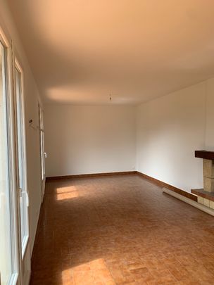 MAISON T6 à CHAMPFORGEUIL - Photo 1