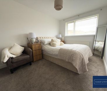 3 bedroom semi-detached house to rent - Photo 5