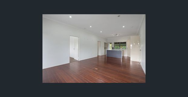 Charming 3-Bedroom Cottage with Office & Modern Comforts - Photo 1