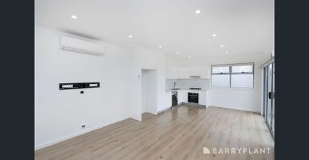 Stunning modern townhouse offers open plan living at its finest & situated in the heart of Braybrook. - Photo 4