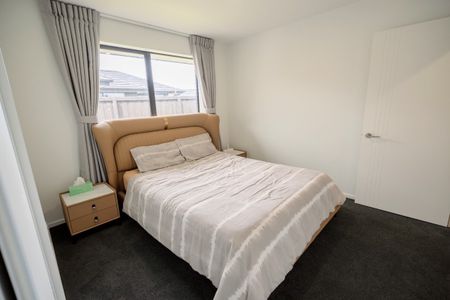 Luxurious High-Spec 4-Bedroom ready to move in before Christmas - Photo 3