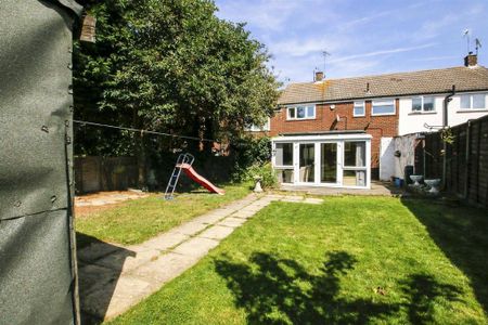 3 bedroom terraced house to rent - Photo 4