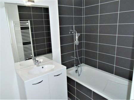 Location Appartement 4 pièces 90m² BEAUZELLE 31700 - Photo 3