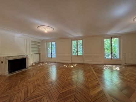 location Appartement T6 DE 179.4m² À PARIS - Photo 2