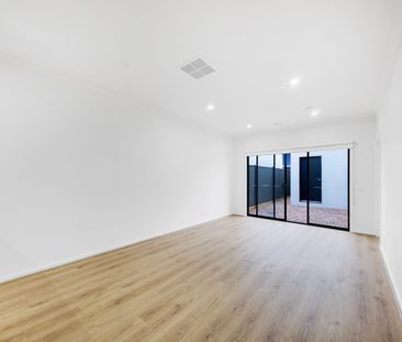 Modern Townhouse in Mickleham - Photo 2