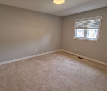 For Lease - 118 Flagstone Way, Newmarket, Ontario - Photo 1