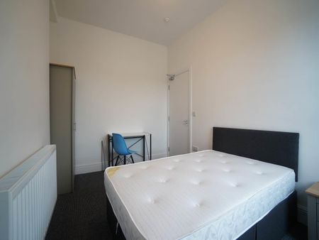 7 Holyhead Road - Photo 4