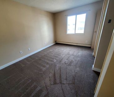 Large 1 Bedroom Units!!! One Month Free Rent!! - Photo 1