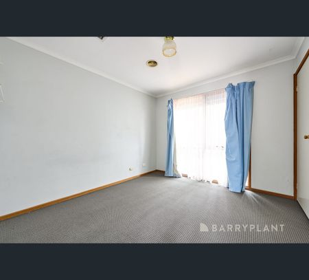 4 Toirram Crescent, Cranbourne North, Vic 3977 - Photo 4