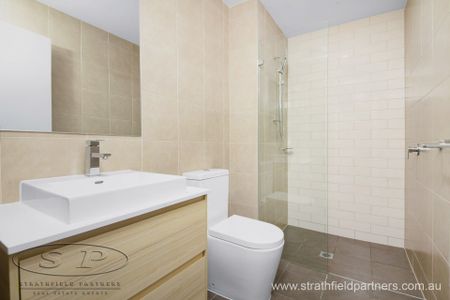 Luxury Apartment - Photo 4