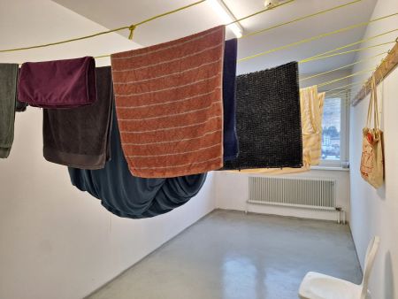 Gemütliche Eigentumswohnung in zentraler Lage mit herrlichem Rundumblick – Garage - WG tauglich - Photo 2