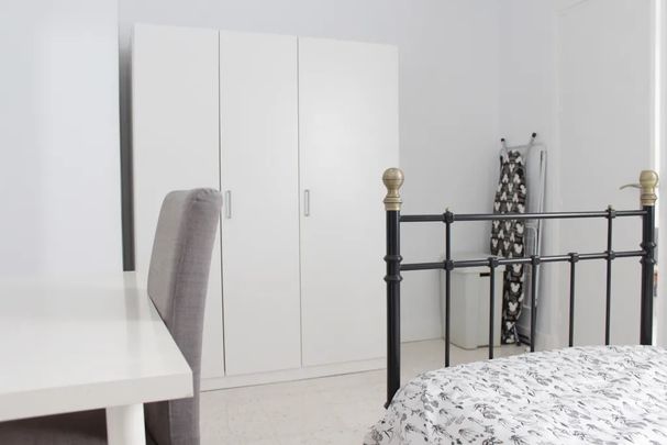 Calle Aceituno, Sevilla, Andalusia 41003 - Photo 1