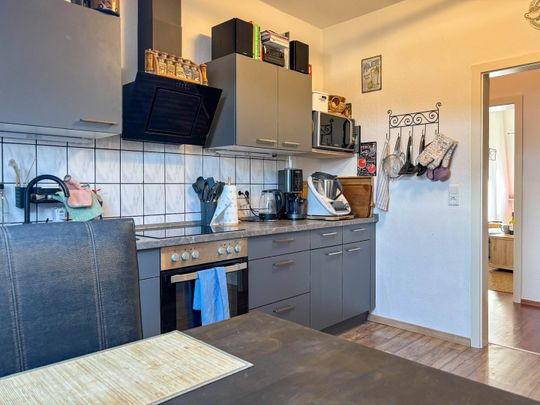 Koffer packen, einziehen und wohlfühlen: Gemütliche Dachgeschosswohnung mit kurzen Wegen in Schwelm! - Foto 1