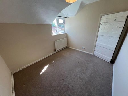 2 bedroom semi-detached house to rent - Photo 3
