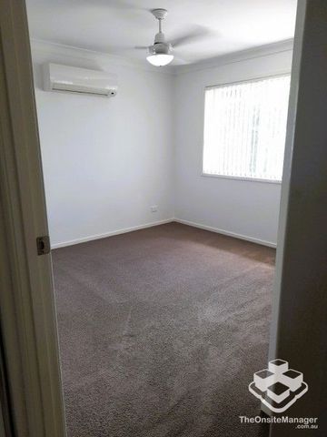 Townhouse - 4 Bedrooms, 3 Bathrooms, Double Lock up Garage - Photo 2