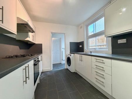 3 bedroom terraced house to rent - Photo 2