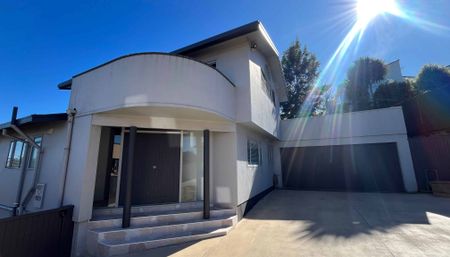 Luxury Family Home in Prime Birkenhead Location - Photo 4