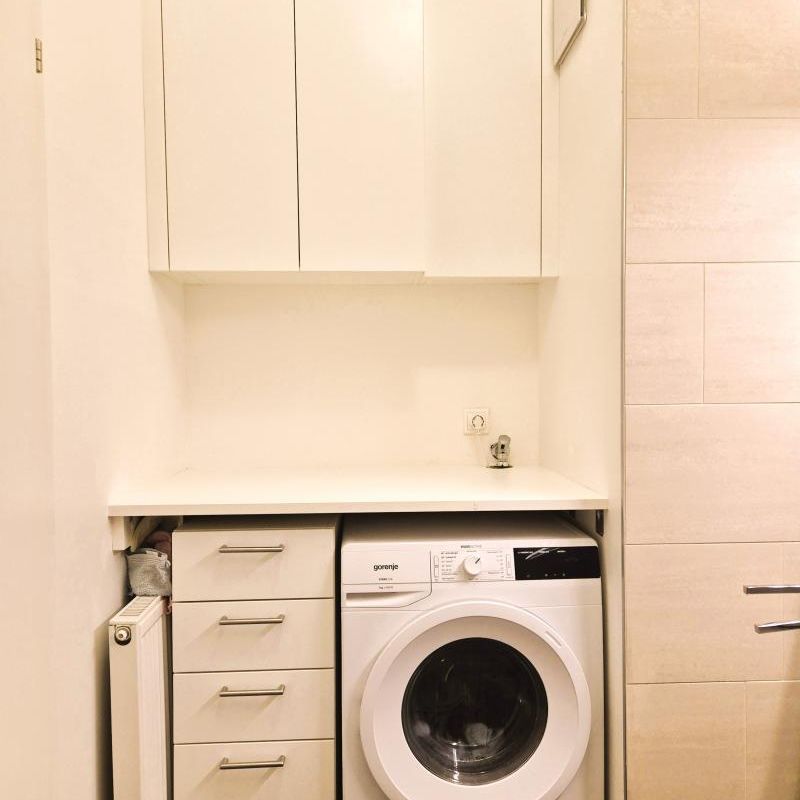 Palais Bismarck! Sonnige 4-Zimmer-Wohnung mit Balkon, 80 m² WNFL, Küche möbliert! WG-geeignet! Landstraßennähe! - Photo 1