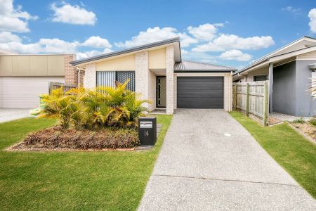 Modern Family Home in the Sought-After Woodlands Estate - Photo 5