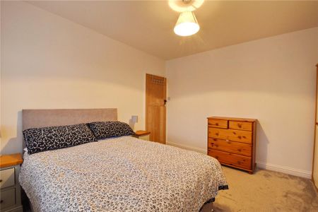 4 bedroom semi-detached house to rent - Photo 2