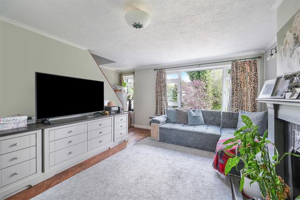 To Let 2 Bed Maisonette - Upper - Photo 1