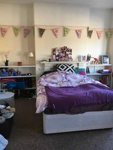 6 bedroom terraced house to rent - Photo 4