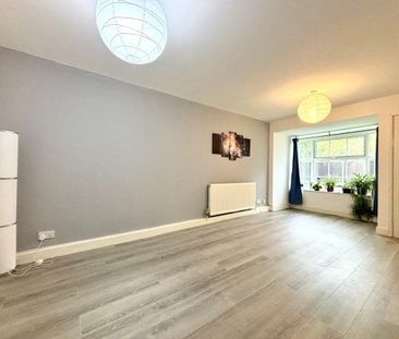 Trevelyan Crescent, Stratford-upon-Avon, CV37 - Photo 1