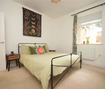 1 bed ground floor flat to rent in Esplanade Gardens, Scarborough, North Yorkshire, YO11 - Photo 3