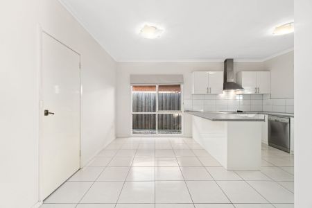 13 Latrobe Crescent - Photo 3