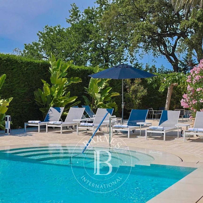 SAINT-TROPEZ - VILLAGE - 8 CHAMBRES - PISCINE - VUE MER - Photo 1