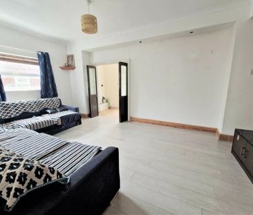 Room in a Shared House, Elmstead Road, IG3 - Photo 1