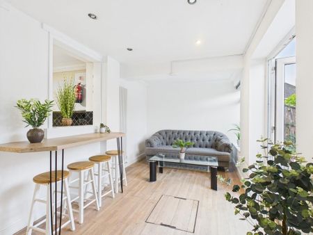 5 bedroom terraced house to rent - Photo 2