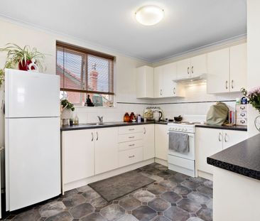 Coastal Convenience in the Heart of Glenelg - Photo 4